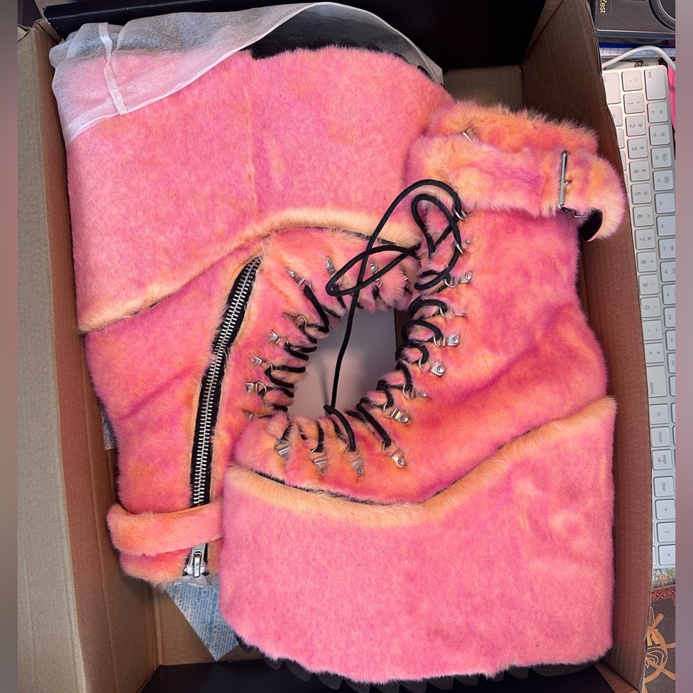 Burning Man/Festival Dolls Kill Pink Furry Lace-Up Platform Boots sz 9
